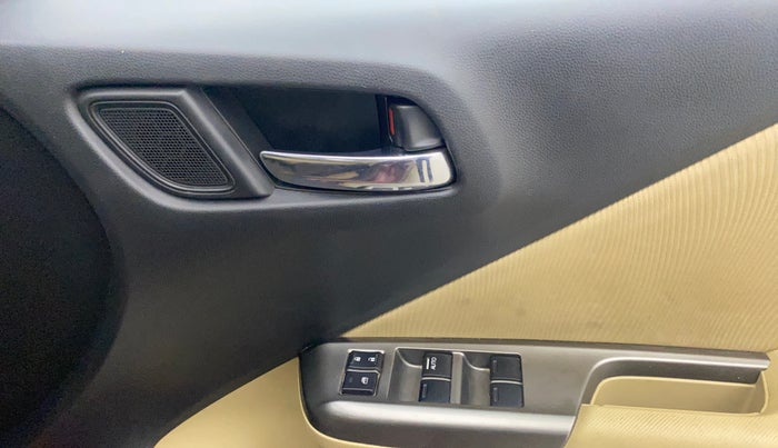 2016 Honda City 1.5L I-VTEC V MT, Petrol, Manual, 1,04,442 km, Driver Side Door Panels Control