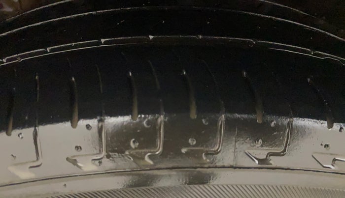 2016 Honda City 1.5L I-VTEC V MT, Petrol, Manual, 1,04,442 km, Right Rear Tyre Tread