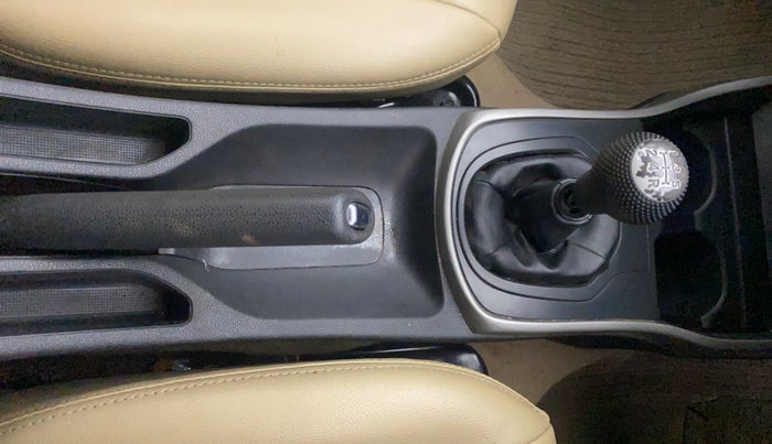 2016 Honda City 1.5L I-VTEC V MT, Petrol, Manual, 1,04,442 km, Gear Lever