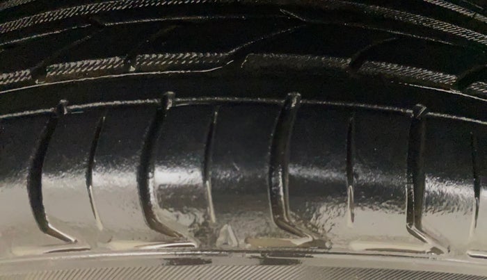 2016 Honda City 1.5L I-VTEC V MT, Petrol, Manual, 1,04,442 km, Left Front Tyre Tread