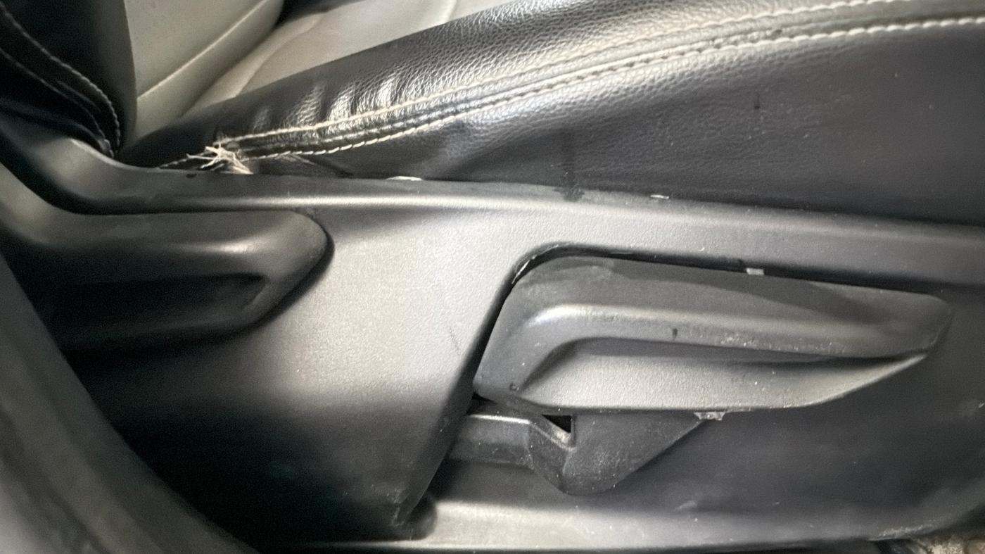 2022 Tata Tiago XT CNG, CNG, Manual, 44,552 km, Driver Side Adjustment Panel