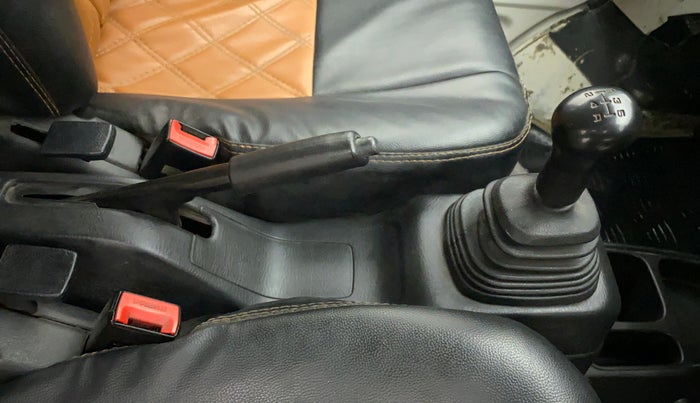 2019 Maruti Eeco 7 STR, CNG, Manual, 70,405 km, Gear Lever
