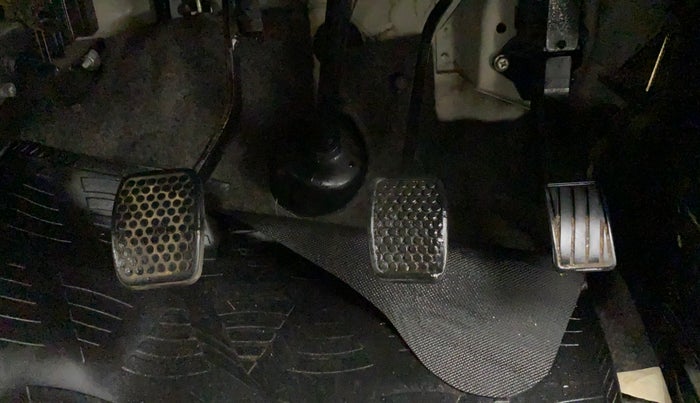 2019 Maruti Eeco 7 STR, CNG, Manual, 70,405 km, Pedals