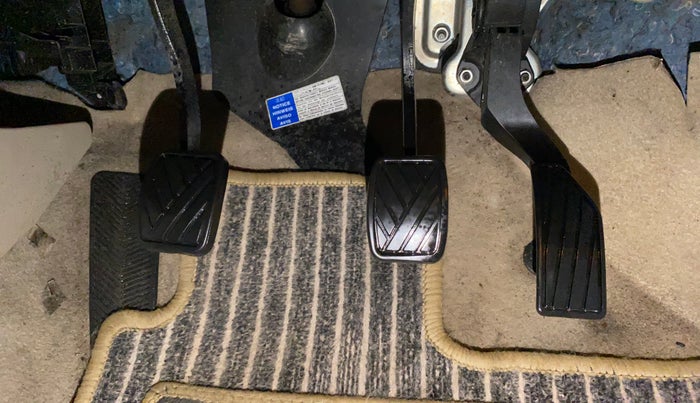 2017 Maruti Ciaz ZXI+, Petrol, Manual, 64,818 km, Pedals