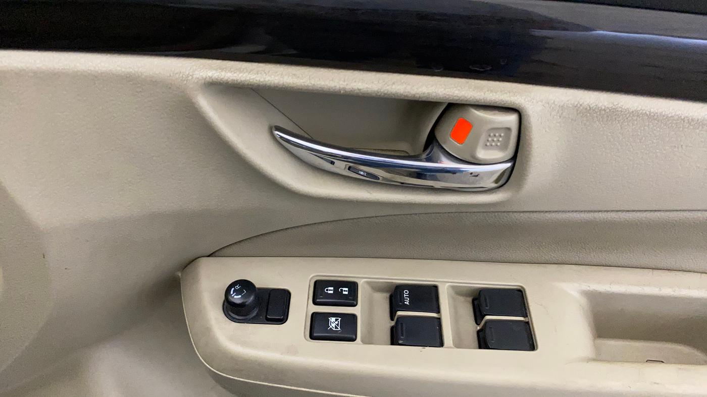 2017 Maruti Ciaz ZXI+, Petrol, Manual, 64,770 km, Driver Side Door Panels Control