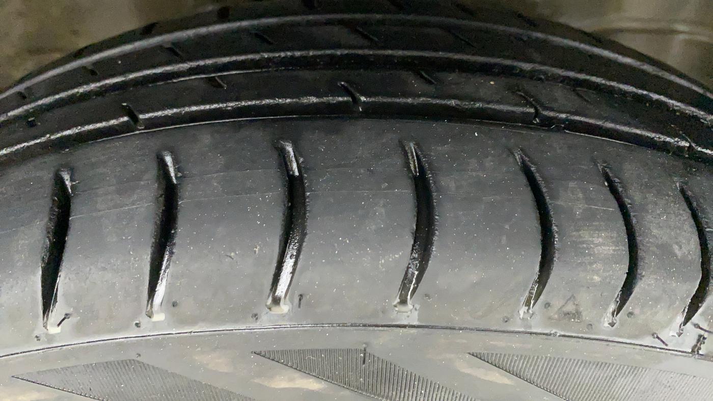 2013 Maruti Wagon R 1.0 LXI CNG, CNG, Manual, 89,673 km, Right Front Tyre Tread