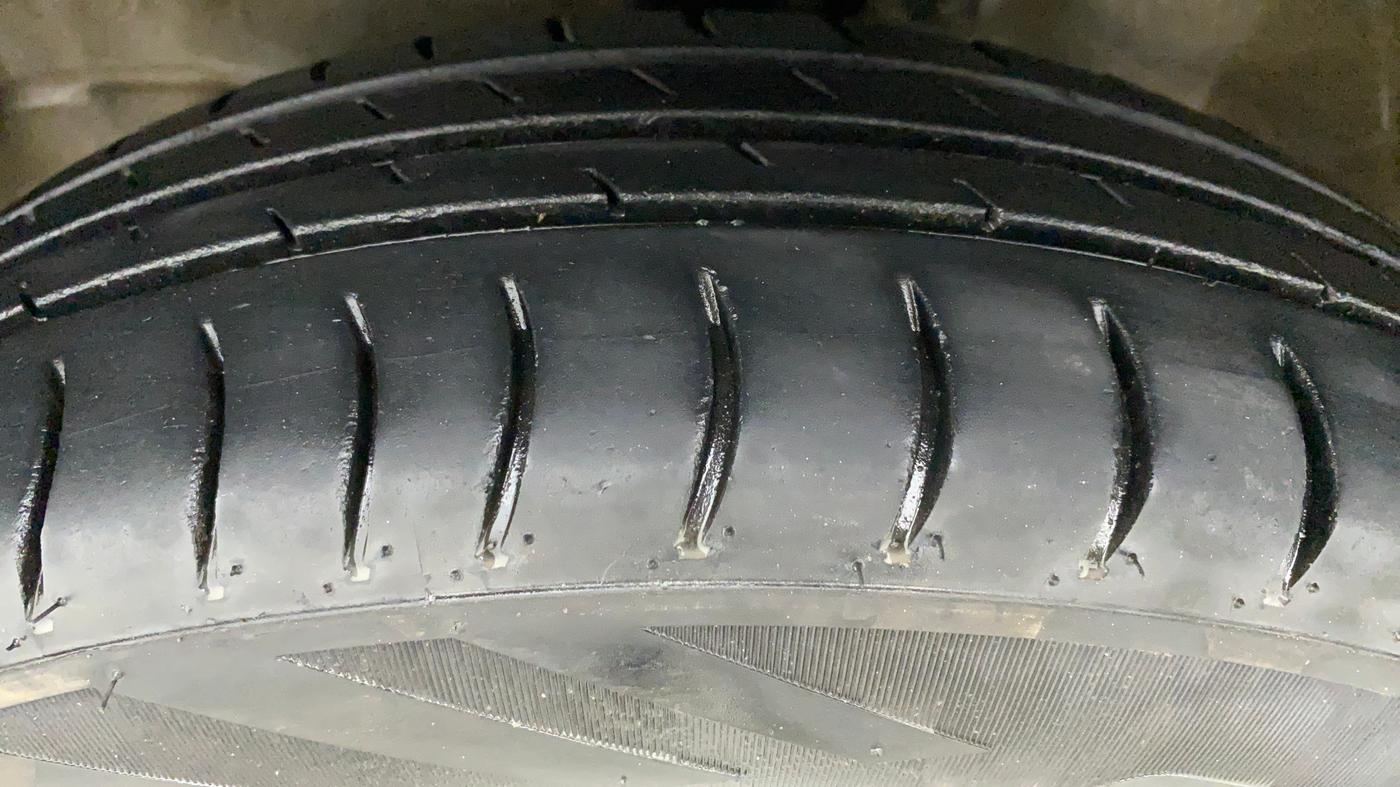 2013 Maruti Wagon R 1.0 LXI CNG, CNG, Manual, 89,673 km, Left Front Tyre Tread