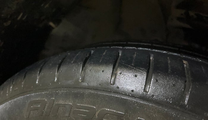 2017 Hyundai Elite i20 ASTA 1.2, Petrol, Manual, 64,512 km, Right Front Tyre Tread