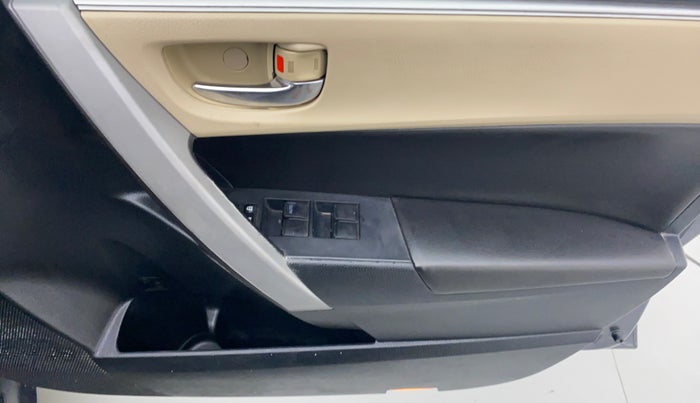 2015 Toyota Corolla Altis GL, Petrol, Manual, 79,321 km, Driver Side Door Panels Controls