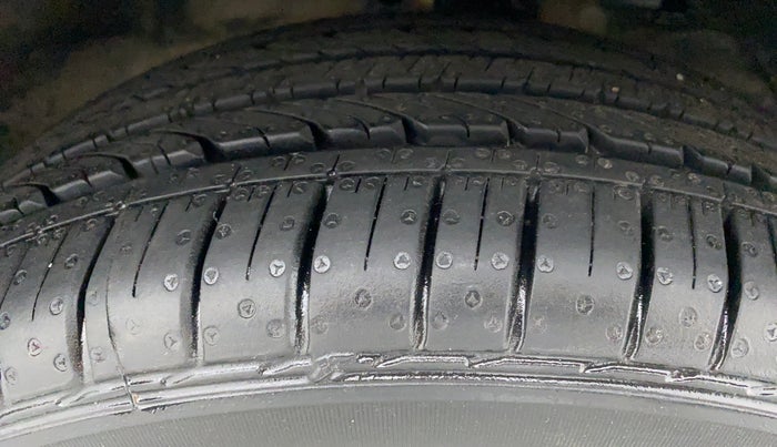 2019 Maruti Baleno ZETA PETROL 1.2, Petrol, Manual, 31,928 km, Right Front Tyre Tread