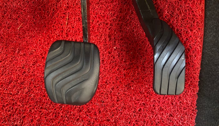 2017 Renault Kwid RXT 1.0 AMT, Petrol, Automatic, 58,057 km, Pedals