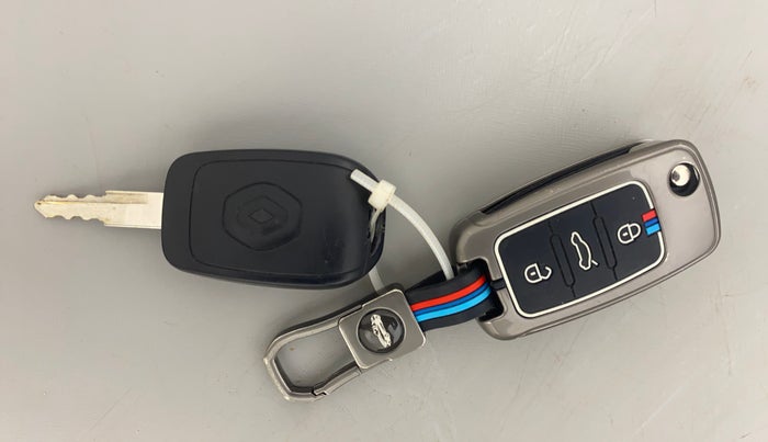 2017 Renault Kwid RXT 1.0 AMT, Petrol, Automatic, 58,057 km, Key Close Up