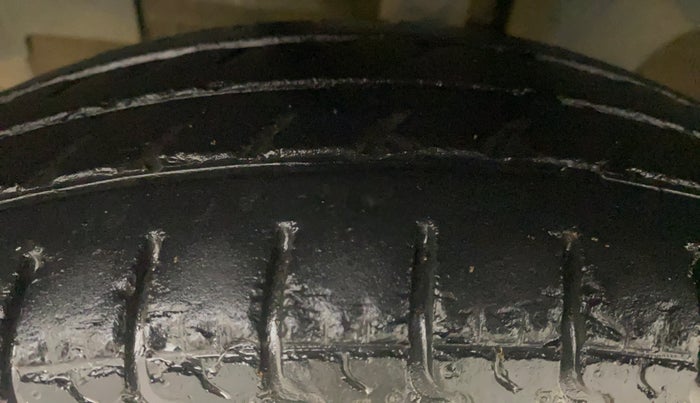 2017 Renault Kwid RXT 1.0 AMT, Petrol, Automatic, 58,057 km, Left Front Tyre Tread