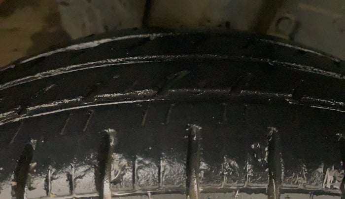 2017 Renault Kwid RXT 1.0 AMT, Petrol, Automatic, 58,057 km, Right Front Tyre Tread