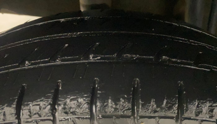 2017 Renault Kwid RXT 1.0 AMT, Petrol, Automatic, 58,057 km, Right Rear Tyre Tread