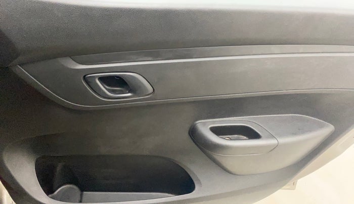 2017 Renault Kwid RXT 1.0 AMT, Petrol, Automatic, 58,057 km, Driver Side Door Panels Control