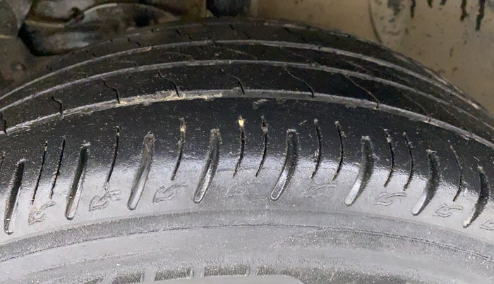 2020 Maruti Vitara Brezza LXI, CNG, Manual, 1,08,405 km, Left Front Tyre Tread