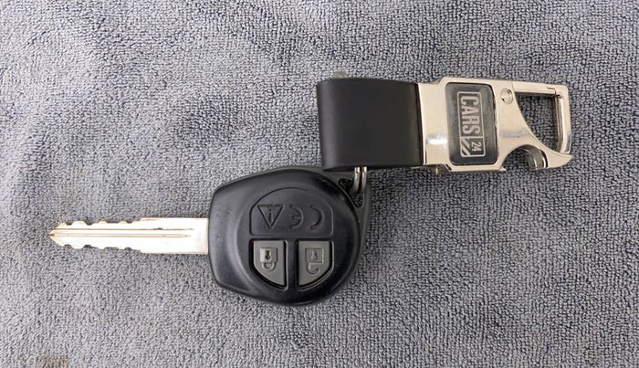 2020 Maruti Vitara Brezza LXI, CNG, Manual, 1,08,405 km, Key Close Up