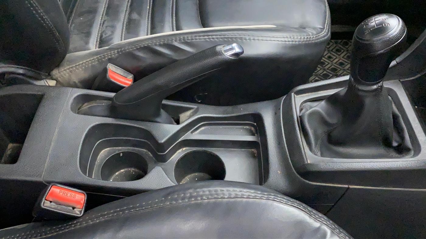2020 Maruti Vitara Brezza LXI, CNG, Manual, 1,08,405 km, Gear Lever