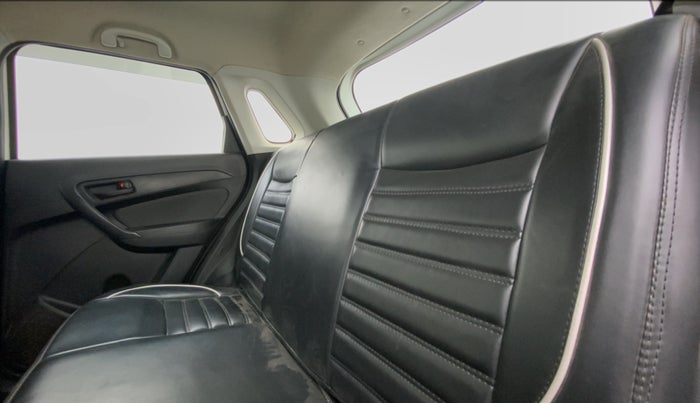 2020 Maruti Vitara Brezza LXI, CNG, Manual, 1,08,405 km, Right Side Rear Door Cabin