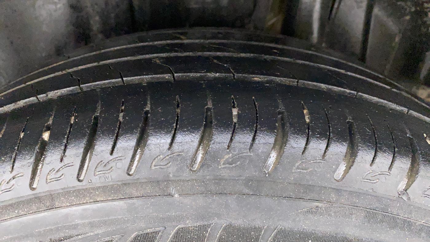 2020 Maruti Vitara Brezza LXI, CNG, Manual, 1,08,405 km, Left Rear Tyre Tread