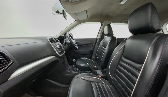 2020 Maruti Vitara Brezza LXI, CNG, Manual, 1,08,405 km, Right Side Front Door Cabin