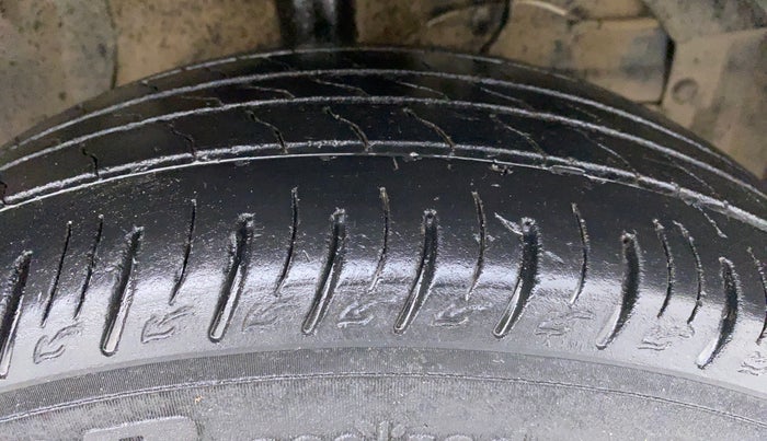 2020 Maruti Vitara Brezza LXI, CNG, Manual, 1,08,405 km, Right Front Tyre Tread