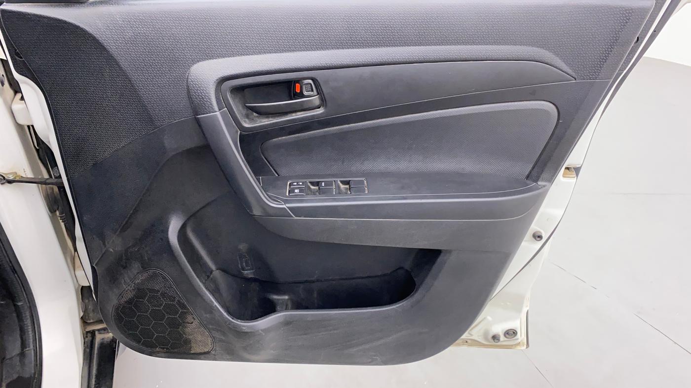 2020 Maruti Vitara Brezza LXI, CNG, Manual, 1,08,405 km, Driver Side Door Panels Control