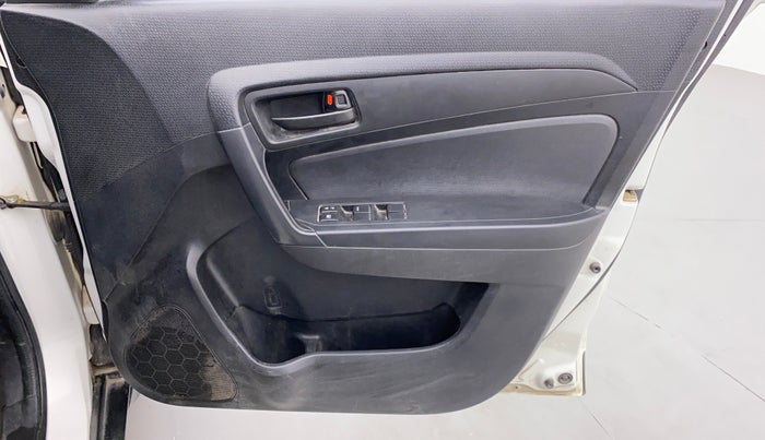 2020 Maruti Vitara Brezza LXI, CNG, Manual, 1,08,405 km, Driver Side Door Panels Control