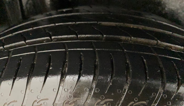 2022 Maruti BREZZA VXI SMART HYBRID, Petrol, Manual, 16,508 km, Right Rear Tyre Tread