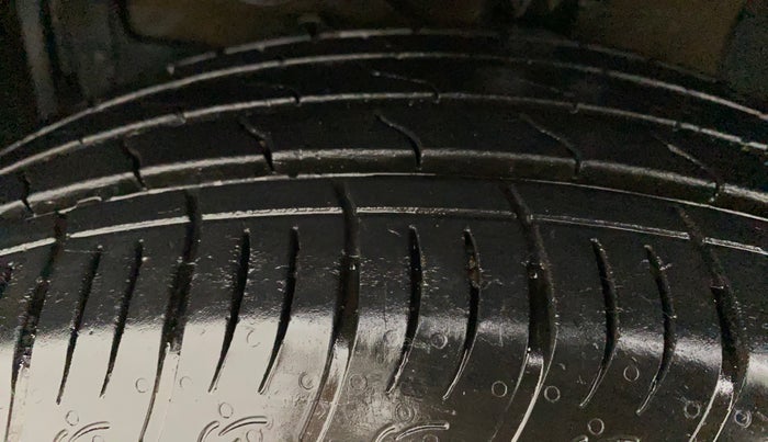 2022 Maruti BREZZA VXI SMART HYBRID, Petrol, Manual, 16,508 km, Left Front Tyre Tread