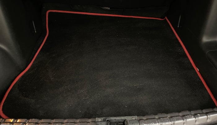 2018 Renault Duster RXS CVT, Petrol, Automatic, 46,667 km, Boot Inside