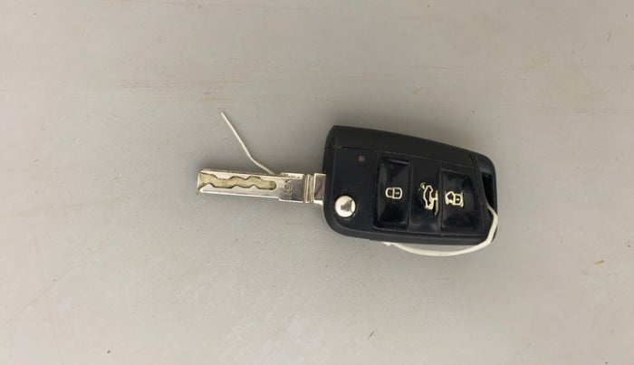 2015 Skoda Octavia ELEGANCE 1.8 TSI AT, Petrol, Automatic, 67,632 km, Key Close Up