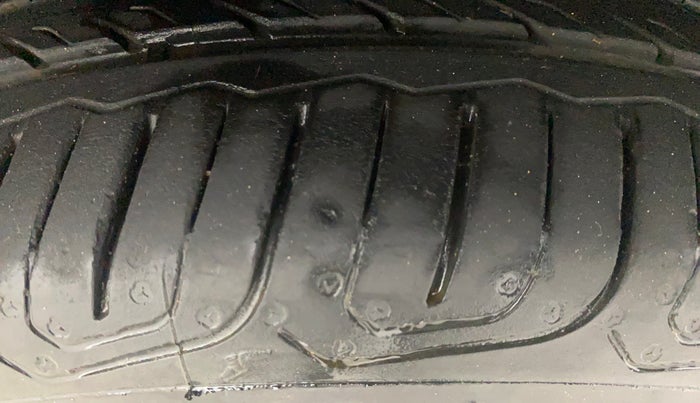 2015 Skoda Octavia ELEGANCE 1.8 TSI AT, Petrol, Automatic, 67,632 km, Right Front Tyre Tread