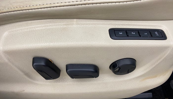 2015 Skoda Octavia ELEGANCE 1.8 TSI AT, Petrol, Automatic, 67,632 km, Driver Side Adjustment Panel