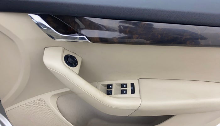 2015 Skoda Octavia ELEGANCE 1.8 TSI AT, Petrol, Automatic, 67,632 km, Driver Side Door Panels Control