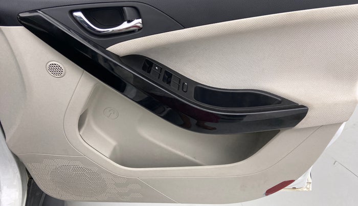 2021 Tata NEXON XZ+ SUNROOF 1.2 RTN, Petrol, Manual, 6,555 km, Driver Side Door Panels Control