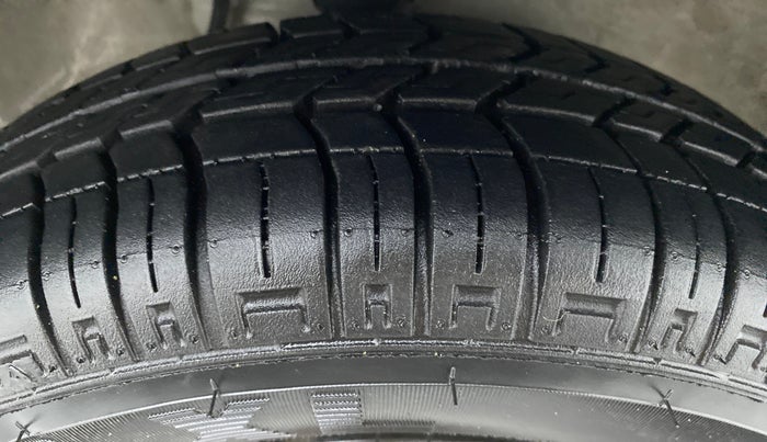 2013 Maruti Alto 800 LXI, Petrol, Manual, 42,707 km, Right Front Tyre Tread