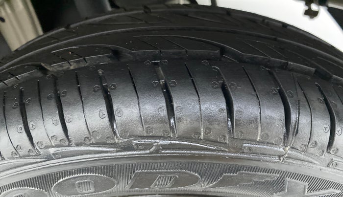 2013 Maruti Alto 800 LXI, Petrol, Manual, 42,707 km, Left Rear Tyre Tread