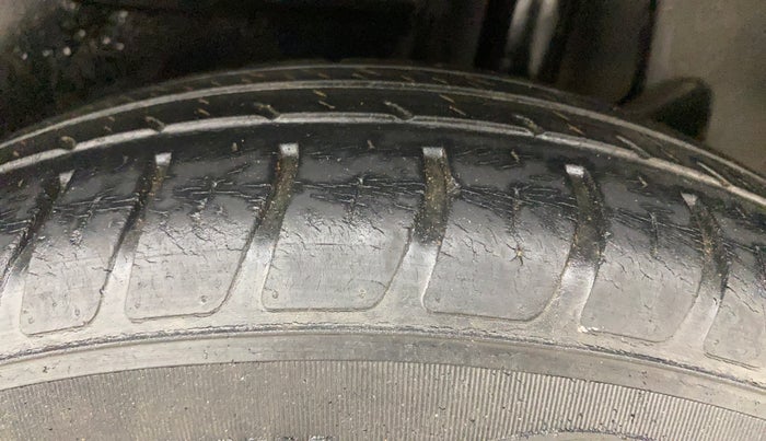 2018 Maruti Dzire VXI, Petrol, Manual, 40,523 km, Left Rear Tyre Tread