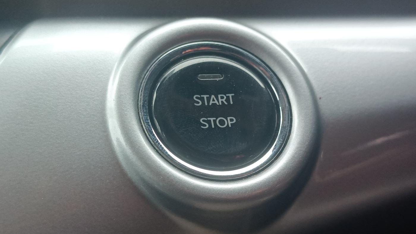 2024 Mahindra XUV700 AX 7 LUXURY P AT 7 STR, Petrol, Automatic, 32,393 km, Keyless Start/ Stop Button