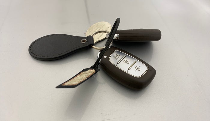 2015 Hyundai Xcent SX AT 1.2 (O), Petrol, Automatic, 24,625 km, Key Close Up