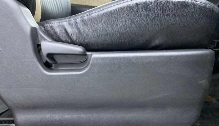 2018 Maruti Wagon R 1.0 VXI, Petrol, Manual, 22,946 km, Driver Side Adjustment Panel