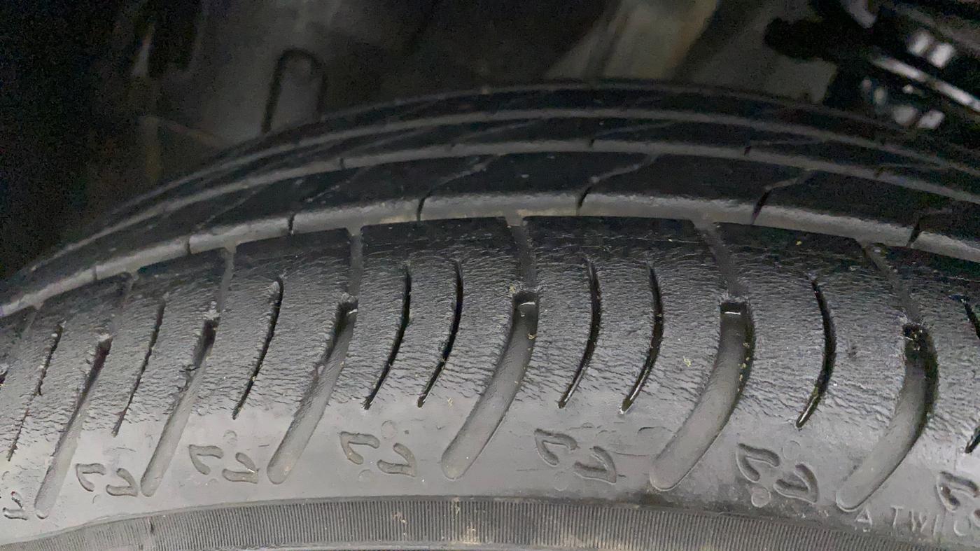 2021 Nissan MAGNITE XV MT, Petrol, Manual, 12,853 km, Left Front Tyre Tread