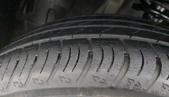 2021 Nissan MAGNITE XV MT, Petrol, Manual, 12,853 km, Left Front Tyre Tread