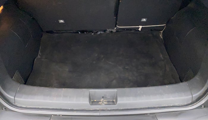 2021 Nissan MAGNITE XV MT, Petrol, Manual, 12,853 km, Boot Inside