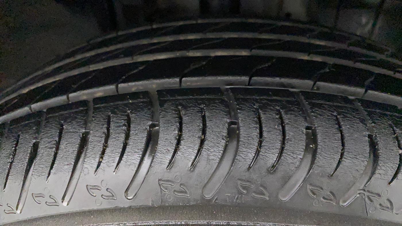 2021 Nissan MAGNITE XV MT, Petrol, Manual, 12,853 km, Right Front Tyre Tread