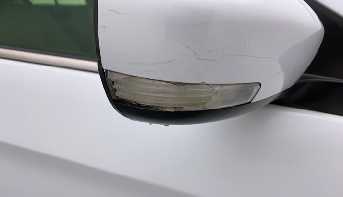 2016 Maruti Ciaz ZDI+ SHVS, Diesel, Manual, 1,17,924 km, Right rear-view mirror - Cover has minor damage