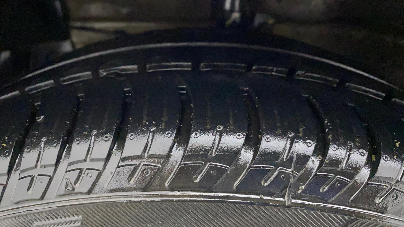 2016 Maruti Ciaz ZDI+ SHVS, Diesel, Manual, 1,17,924 km, Left Front Tyre Tread