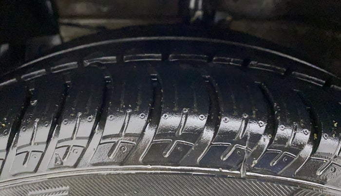 2016 Maruti Ciaz ZDI+ SHVS, Diesel, Manual, 1,17,924 km, Left Front Tyre Tread